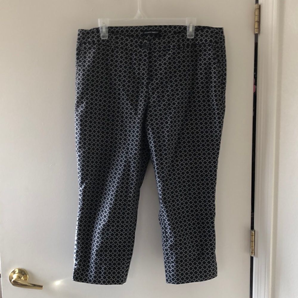 Hilary Radley Capri Size 14 Black/white print gently used